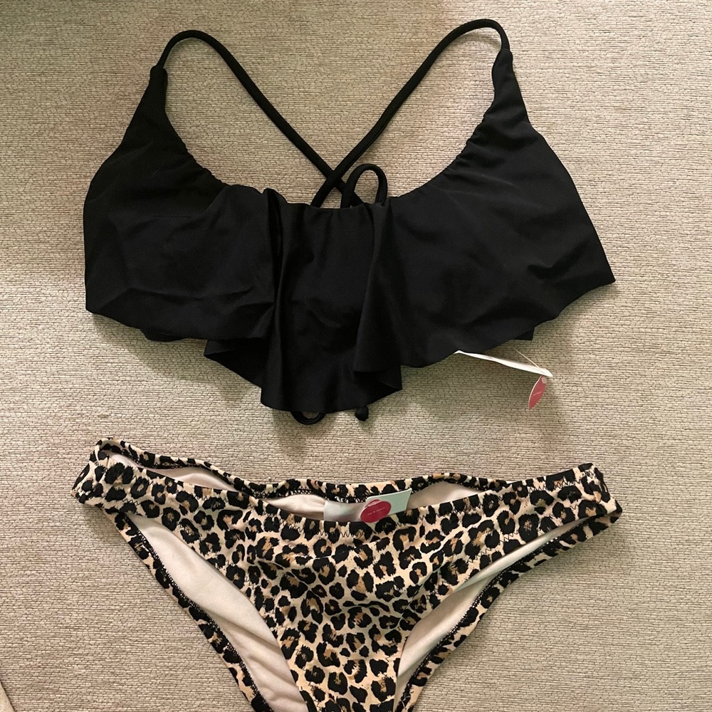 Two piece bikini leopard bottoms small/medium